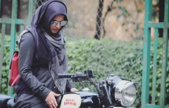 Roshni Misbah - Delhi's fierce 22-year-old 'Hijabi Biker'