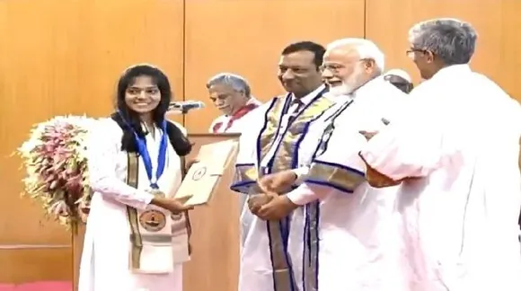 Kavitha Gopal First Girl To Bag 'President Of India Prize' At IIT Madras