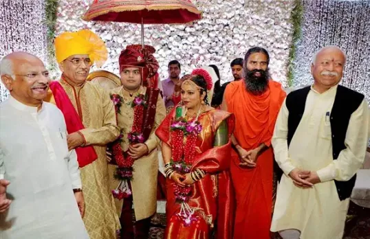 A Grand Wedding For Nitin Gadkari's Daughter 