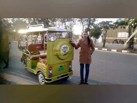 Ranjeet Kour, First Woman Auto-Driver In Jammu Is Breaking Stereotypes