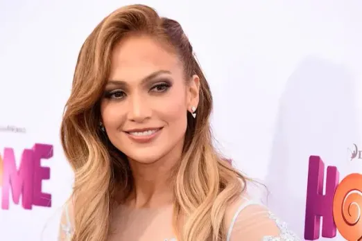 Jennifer Lopez Receives Michael Jackson Video Vanguard Award