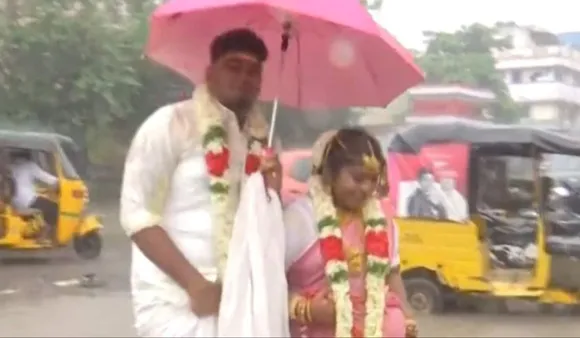 Chennai Couple In Rain
