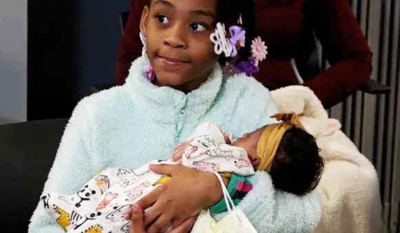 10-Year-Old Girl Helps Mom Deliver Baby At Home With Guidance From 911 Call