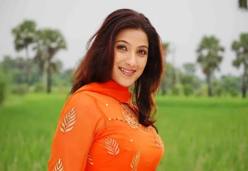 Bhojpuri Actor Sweety Chhabra's Facebook Account Hacked, Files Complaint