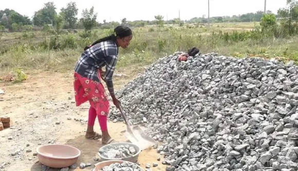 Odisha Tribal Girl Who Topped District in Class 12 Turns Labourer To Fund Education