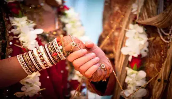 groom walks off during wedding, Neighbours Help Wed Young Muslim Woman, rajasthan woman marries another man, Man juggles between wife and girlfriend