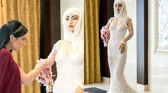 British Designer Creates 6ft Bride-Shaped Cake With Diamonds & Pearls