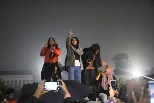 These Three Jamia Millia Girls Have Become The Face Of CAA Protests