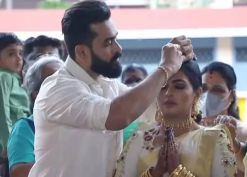 Malayalam Actors Mridhula Vijai And Yuva Krishna Tie The Knot In A Traditional Ceremony