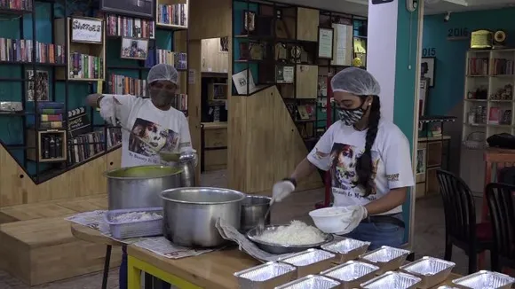 COVID-19: Sheroes Cafe In Agra Run By Acid Attack Survivors Distributes Free Food To The Needy
