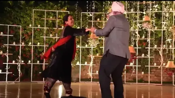 Couple Dances On Senorita