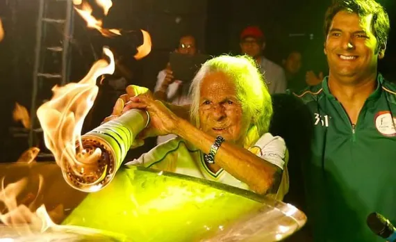 At 106, Aida Gemanque becomes the oldest Olympic torch bearer