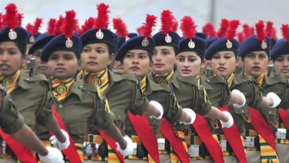 100 Women Guard China Border Now