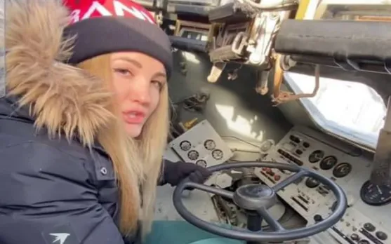 Video: Ukrainian Influencer Shares Tutorials On How To Use Abandoned Russian Tanks