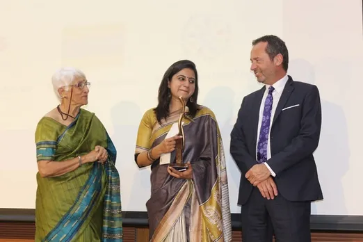 School Teacher Manu Gulati Gets Martha Farrell Award for Excellence