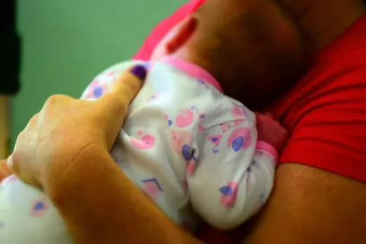 Woman Expelled Because She Gives Birth Four Months After Marriage