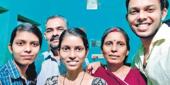 Bihar Migrant Worker's Daughter Tops Kerala University Exam