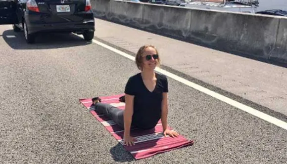 This US Woman Beat Traffic Blues By Doing Yoga
