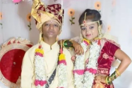 Maharashtra: Dwarf Couple Takes Wedding Vows, Netizens Bless Them