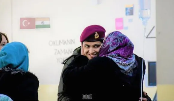 Turkish Woman Hugs And Kisses Indian Army Woman Soldier In Gratitude