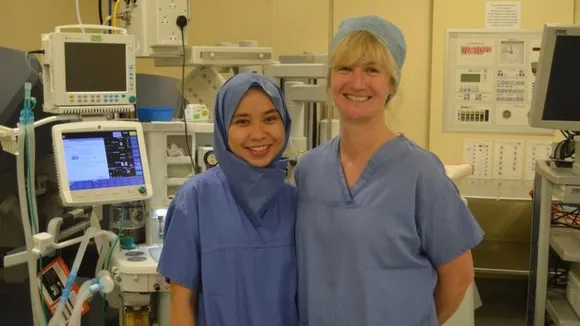 Junior Doctor Comes Up With Disposable Hijab For Muslim Medical Staff