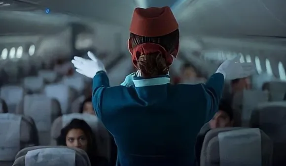 Airline Weighs Passenger 'Like Baggage' Before Flight, Travelers Call It 'Cruel'