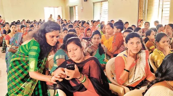 Women In Rural Maharashtra Get Phone-Smart And Tech-Savvy