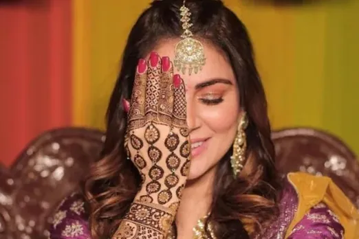 Television Actor Shraddha Arya Looks Stunning At Her Mehendi Ceremony