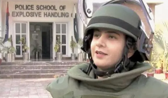 Women Complete Bomb Disposal Unit Training in Pakistan