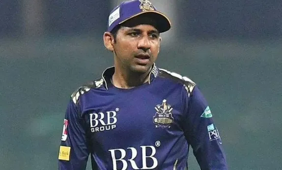 ‘Teri batting dekh ke pak gaya’ - Fans slam Sarfaraz Ahmed for his slow innings against Lahore Qalandars in PSL 8