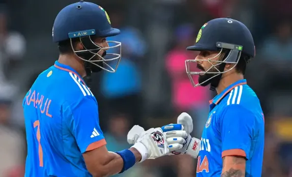 ‘Inn dono ka run hi nahi banne wala’ - Fans go crazy as Virat Kohli and KL Rahul’s 233*-run partnership thrash Pakistan, post 356/2 on board