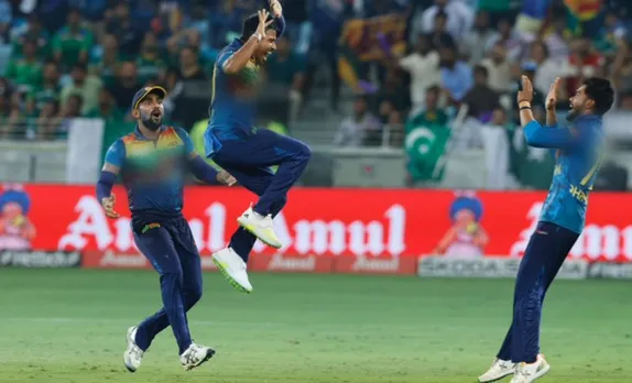 'This is vintage Pakistan, Brilliant typical collapse chase!' - Fans take a dig at Pakistan's run chase as Sri Lanka lifts sixth title in the Asia Cup
