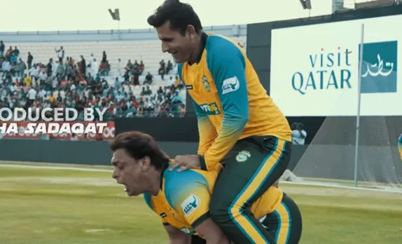 ‘Budhape mein Jawani ka maja’ - Shoaib Akhtar, Abdul Razzaq found together in compromising position in a viral image from LLC Masters