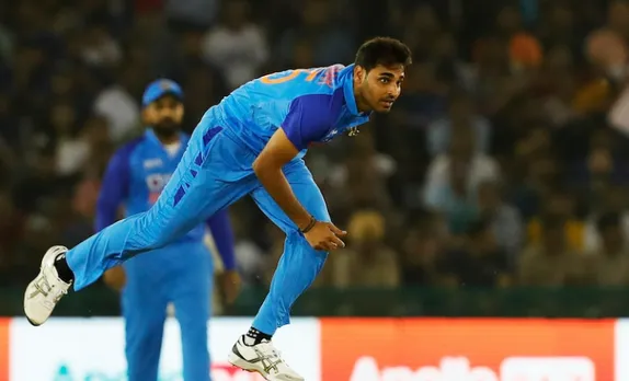 'He is becoming a liability' - Fans troll Bhuvneshwar Kumar as he fails for another time in the third T20I against Australia