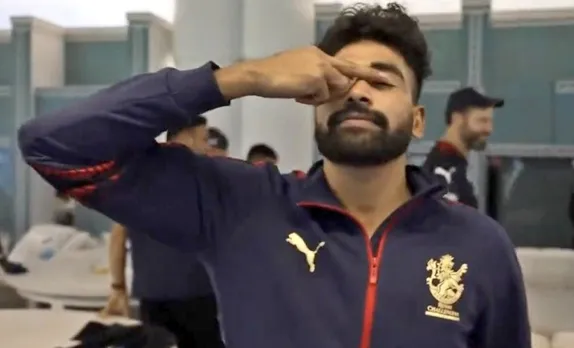 ‘Yeh bahut jaldi neeche jayega’ - Fans react to absurd gesture from Mohammed Siraj during LSG vs RCB post-match celebration in IPL 2023