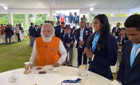 PM Narendra Modi has ice-cream with PV Sindhu; fulfills his promise made prior to Tokyo Olympics