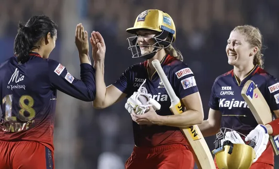 'Der aye, durust aye' - Fans overjoyed as Bangalore extend winning streak, beats Gujarat by 8 wickets in Women's T20 League