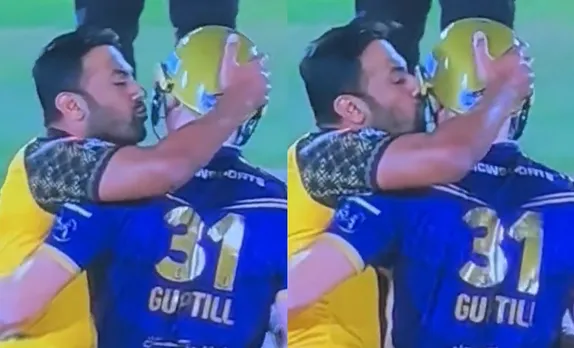 ‘Alag se ek room le lete Riaz bhai’ - Fans go crazy as Wahab Riaz kisses Martin Guptill during PSL clash