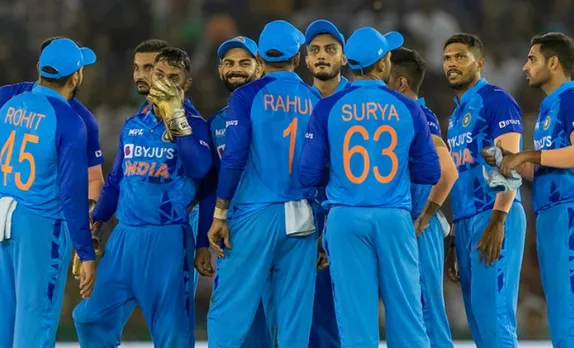 'Never give 19th over to Bhuvneshwar Kumar' - Fans divided on Twitter as India lost to Australia in the first T20I