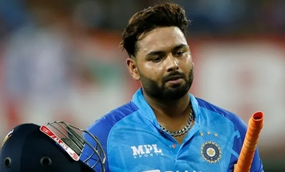 'Dekh rhe ho kaise opportunity pe opportunity khaye jaa rha hai...' - Fans mercilessly troll Rishabh Pant as he fails yet again with bat against New Zealand
