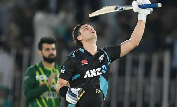 '150 wale bowlers kaam nahi aye?' Fans react as Mark Chapman scores ton as New Zealand beat Pakistan in fifth T20I