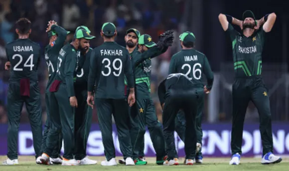ODI World Cup 2023: साउथ अफ्रीका के हाथों करारी शिकस्त के बाद पाकिस्तान पर भारी जुर्माना, फैंस बोले "कंगाली में आटा गीला"