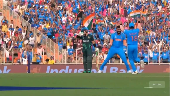 IND vs PAK: भारतीय गेंदबाजों के सामने लड़खड़ाई पाकिस्तान की पारी, सिराज के बाद कुलदीप और बुमराह ने बरपाया कहर
