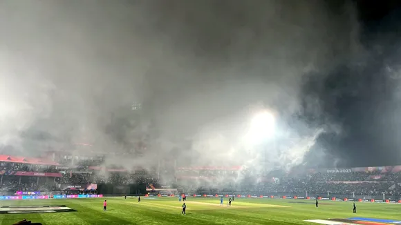 "इलाका धुआं-धुआं हो गया" धर्मशाला में धुंध से रुका मैच तो फैंस का इंटरनेट पर आया मजेदार रिएक्शन; देखें