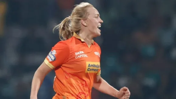 Kim Garth becomes the first player to take a five-wicket haul in a losing  cause across all Women's T20 leagues - Crictoday