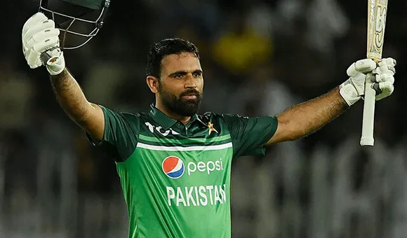 पाकिस्तान ने न्यूजीलैंड को हराया तो पाकिस्तानी फैंस ने अपनी ही टीम की लगा दी वाट