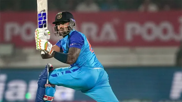 ‘सूर्या को रोकना मुश्किल ही नहीं नामुमकिन है’, श्रीलंकाई गेंदबाजों धज्जियां उड़ाते हुए सूर्यकुमार ने जड़ दिया अपना तीसरा टी-20 शतक
