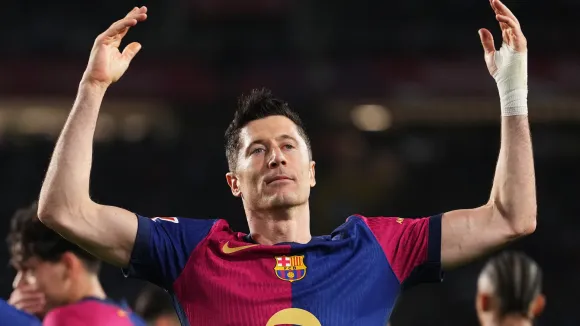 Lewandowski’s Penalty Sends Barcelona Back to the Top