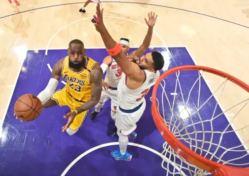 Lakers Defeat Knicks 113-109 in Overtime; Brunson Injured in Comeback Loss