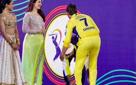 'Kya accha aadmi hai Arijit yr' - Fans react to Arijit Singh's heartwarming gesture to MS Dhoni during ITL 2023 opening ceremony
